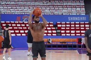 在NBA不算大块头的拉塞尔这身肌肉